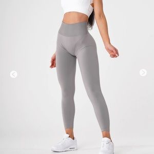 NVGTN Solid Seamless